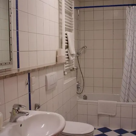 Fraenkischer Lutz Pensionat 3*